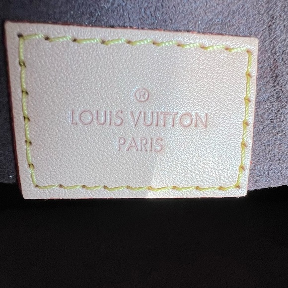 Authentic Louis Vuitton Pochette Metis Monogram Canvas - Picture 8 of 16
